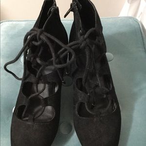 Black Lace Up Heels 👠